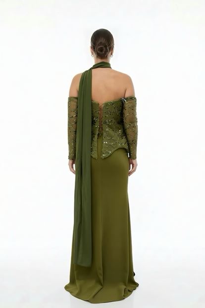 فستان سهرة كاكي بدون حمالات مزين بالترتر بمقاسات كبيرة